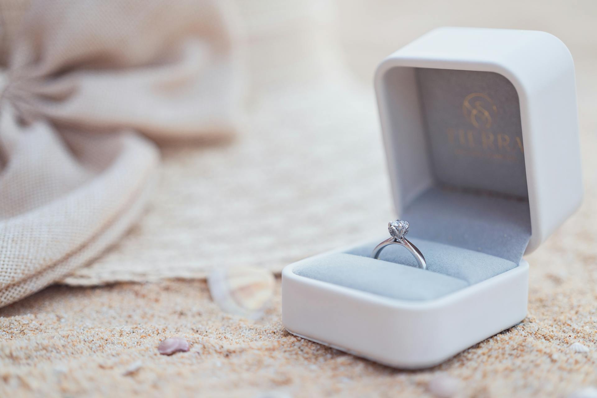 Une bague dans une boîte